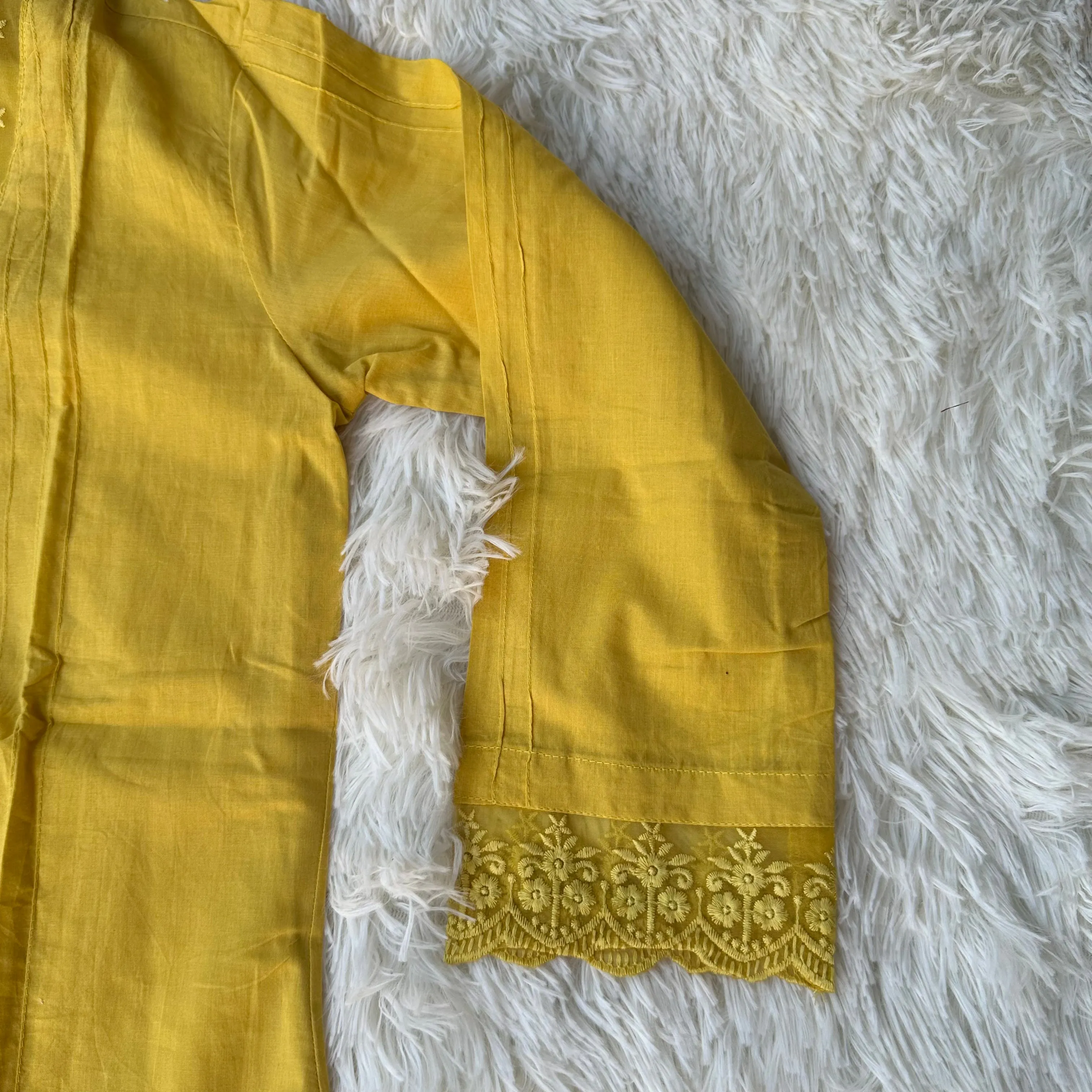 Chic Hakoba Vibes: V-Neck Cotton Kurta Set with Lace Details and Block Print